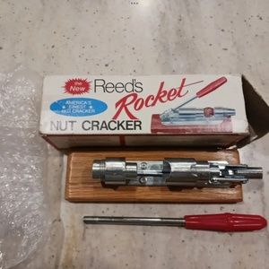 VINTAGE REED'S ROCKET AMERICA'S FINEST NUT CRACKER Model 800 IN Original BOX